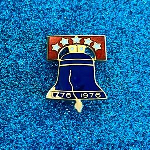 Vintage 1976 Philadelphia Liberty Bell Enamel Centennial Souvenir Lapel Pin